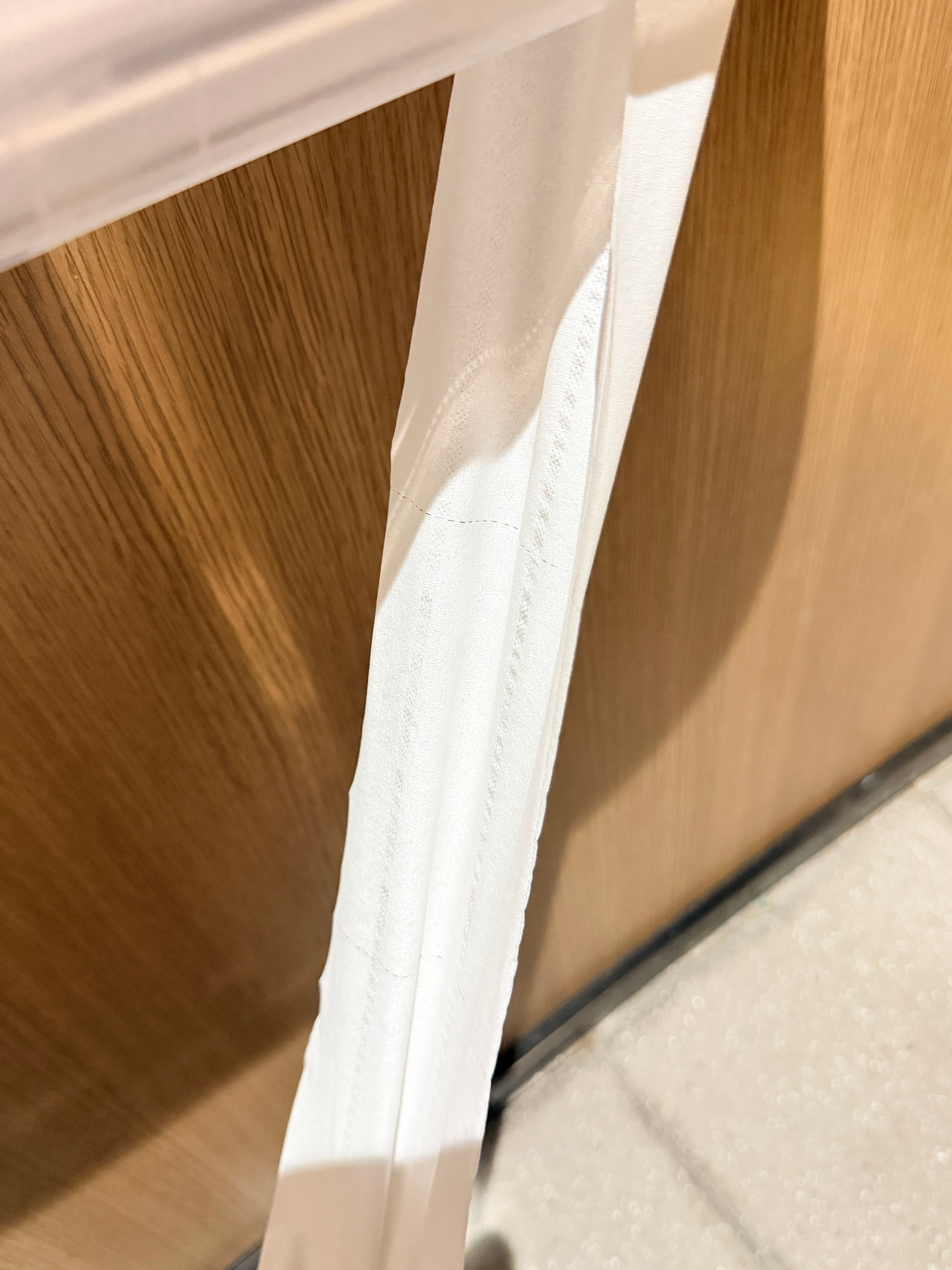 为什么公共卫生间的纸那么薄啊！？每次都得拽一长条，再折折折，折厚一点再办事不然容