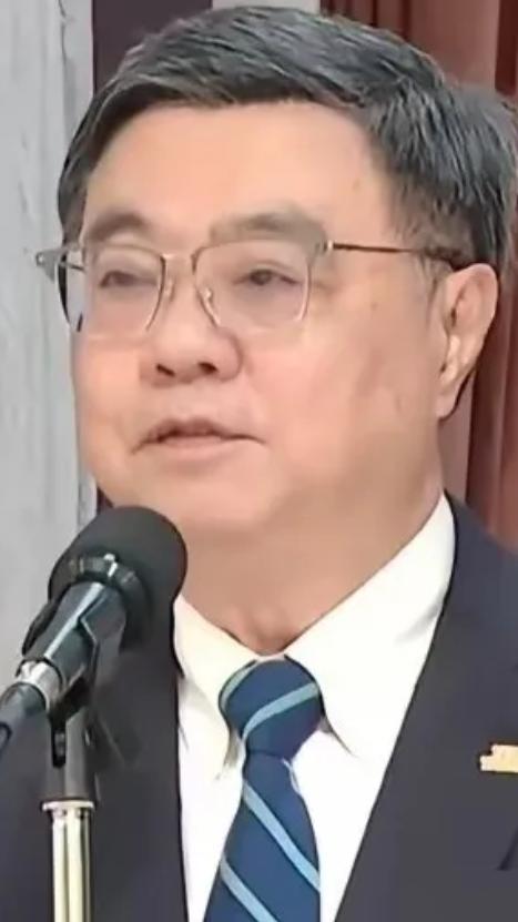 台湾地区行政管理机构负责人卓荣泰今天上午对国民党主席郑丽文访问大陆一事发表强硬言