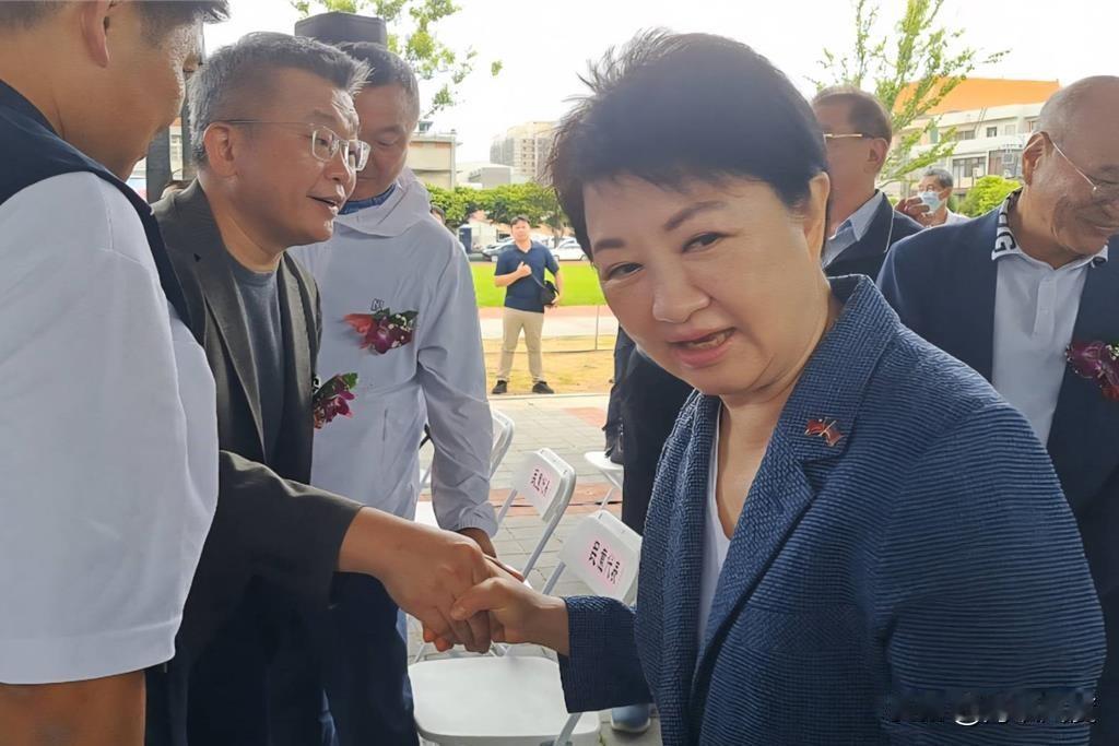 卢秀燕近来不语！向民进党低头？近来卢秀燕面对媒体采访，对媒体提出的多个问题都