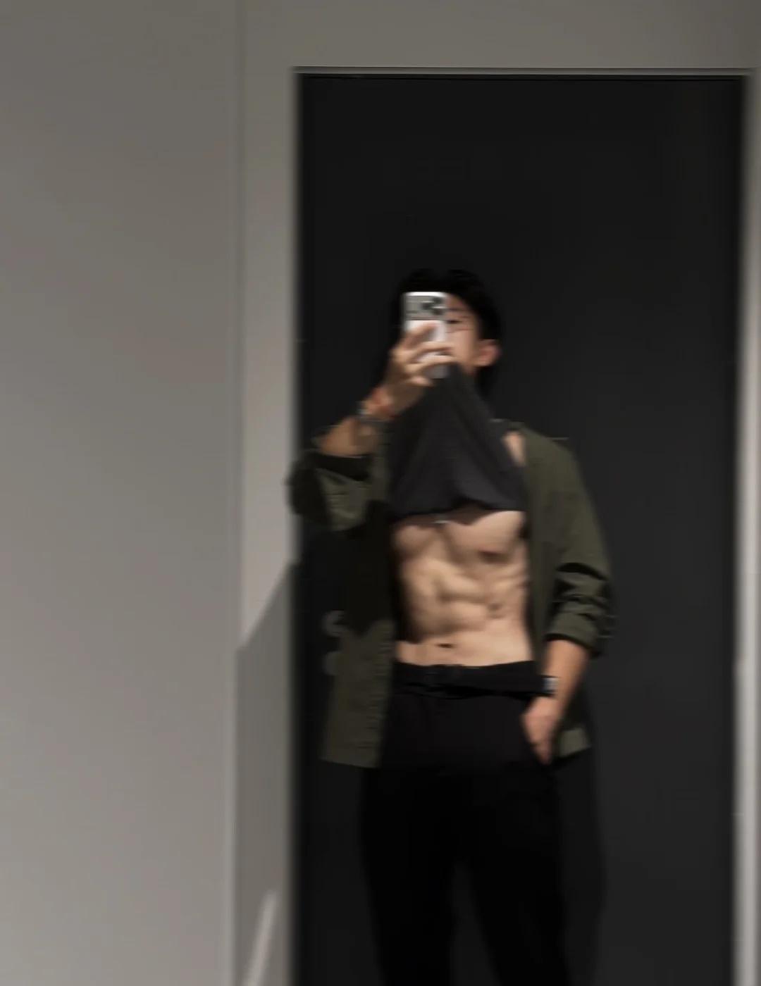 选一张？反正都是我muhehehe😼日常健身随拍