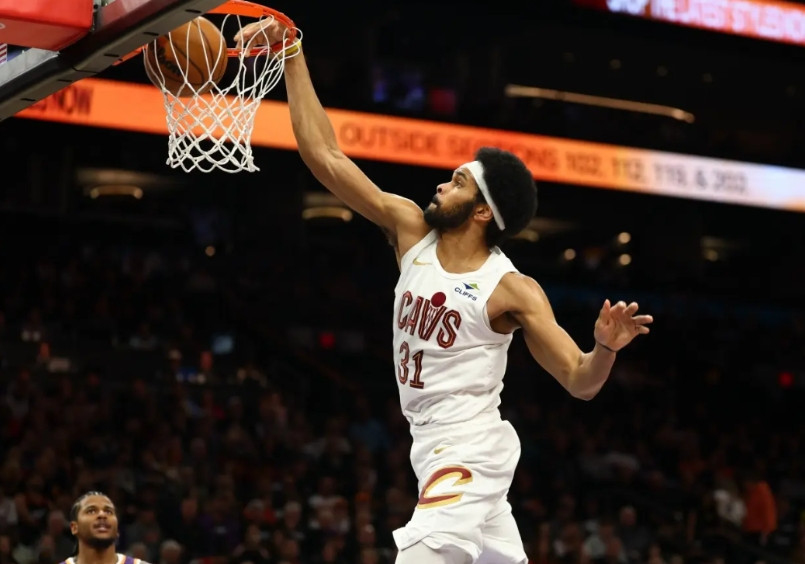 除了哈登，骑士还有换人动作！骑士为了节省奢侈税，考虑交易阿伦（中锋）或斯特鲁斯（