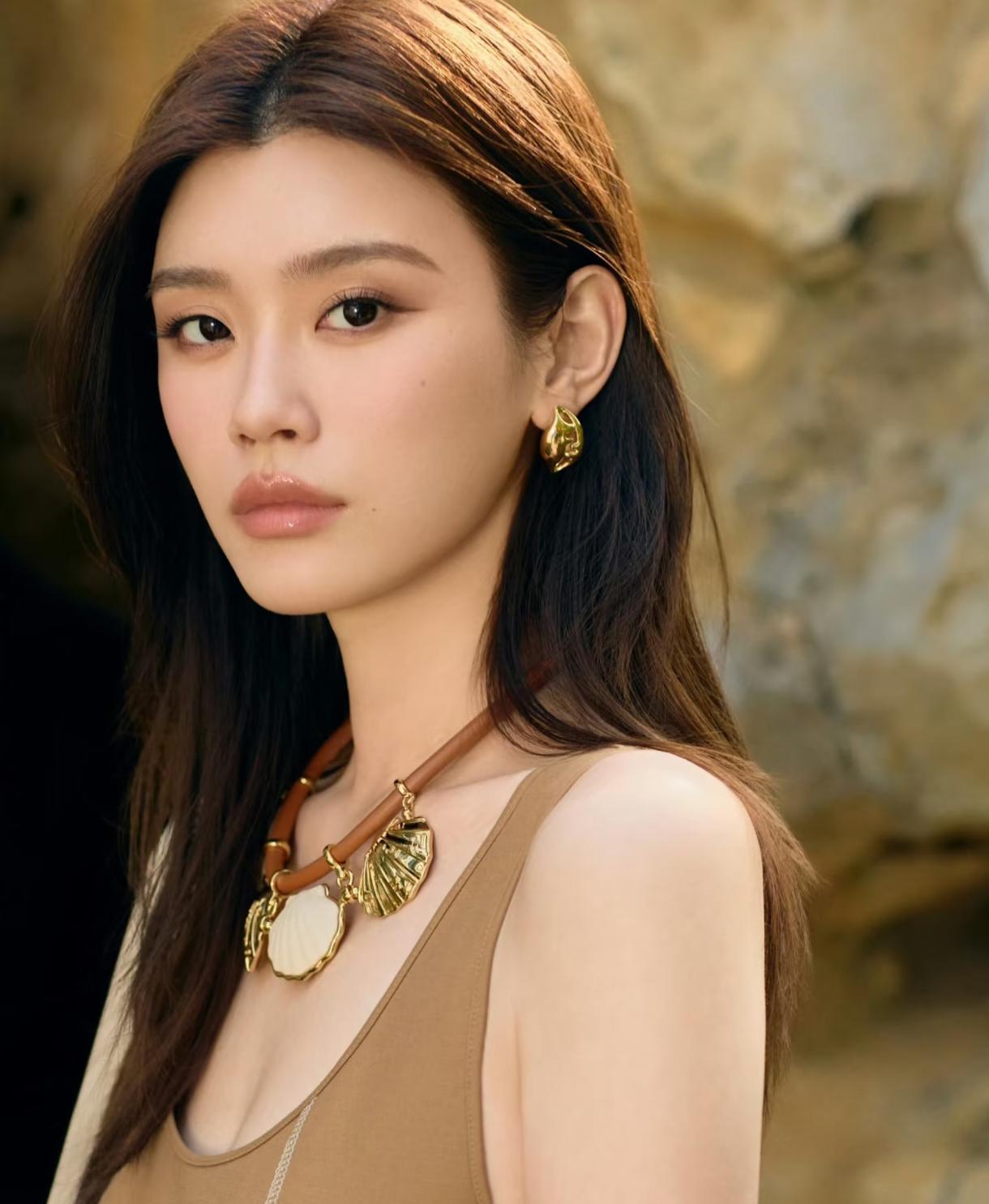 奚梦瑶这人生剧本也太顺了吧？上海独生女，家里做生意不差钱，东华大学一路读到职