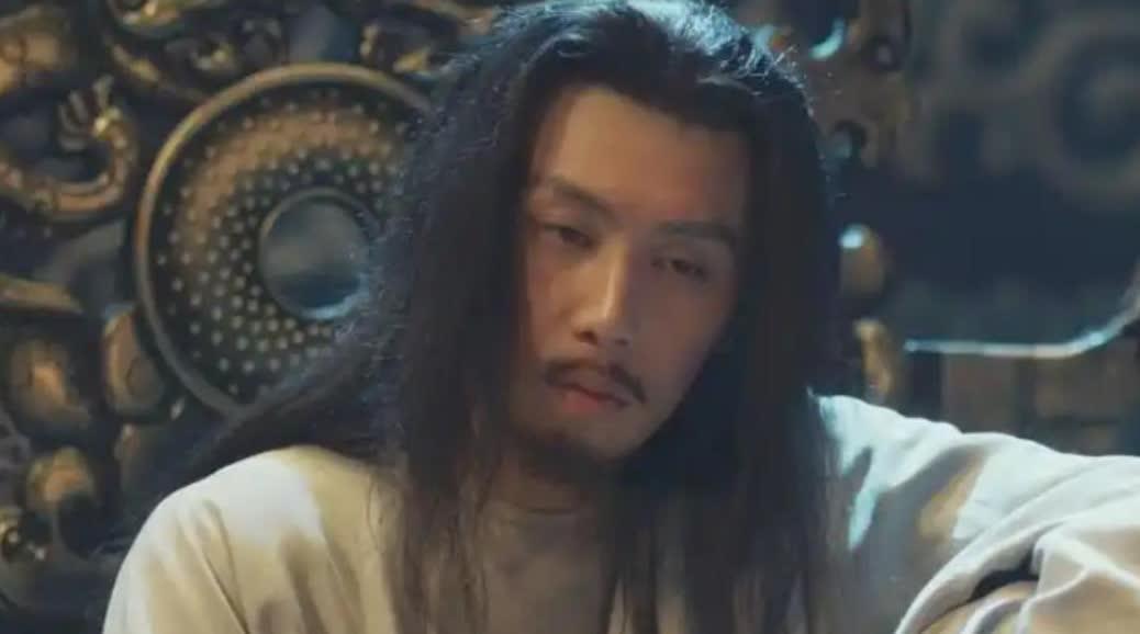 942年，“儿皇帝”石敬瑭病逝，养子石重贵继位，围绕着与契丹的关系，众大臣