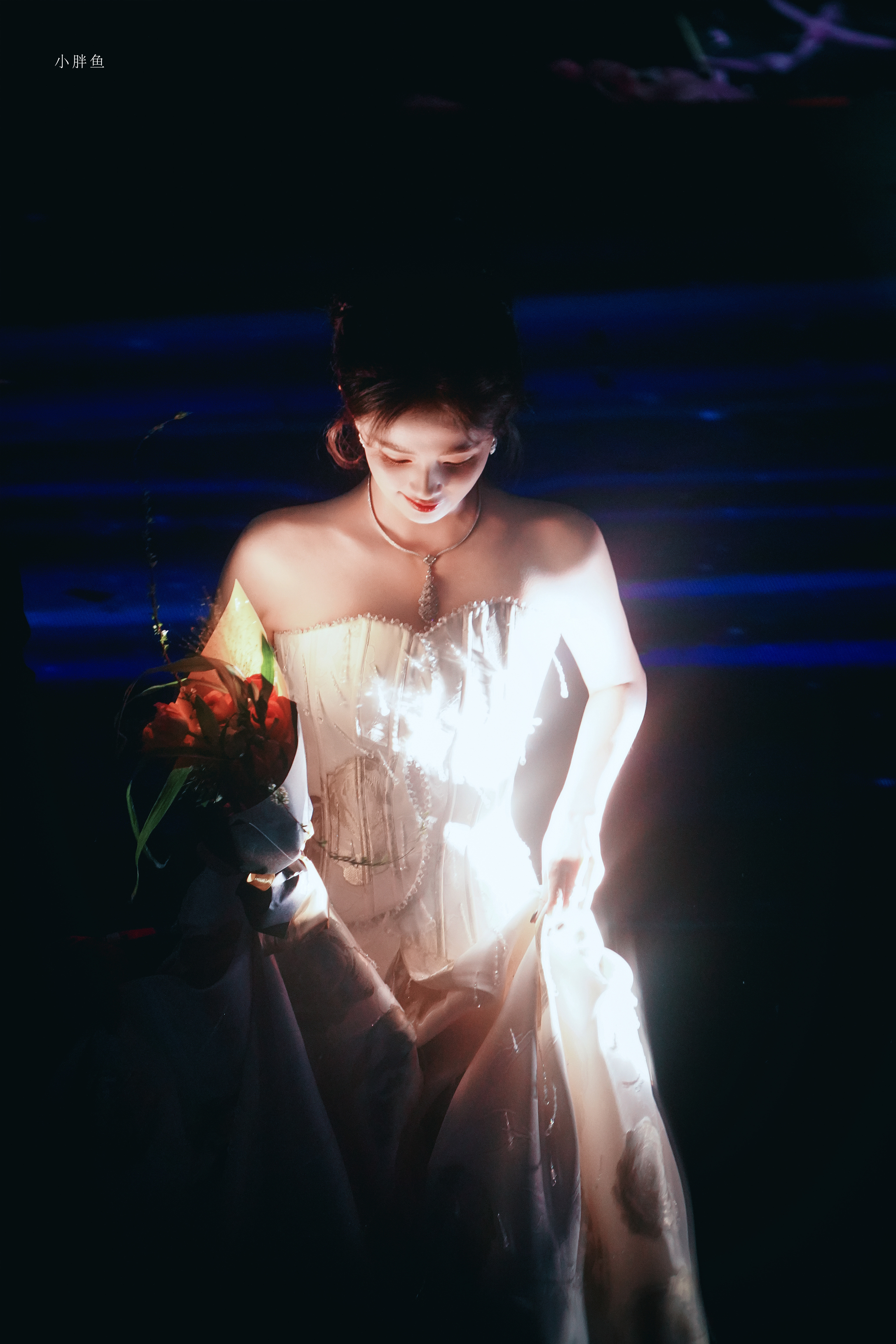 白鹿追光而遇，沐光而行。