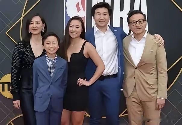 按正常剧本：蔡崇信应该一直幸福下去！现在离婚？？我多少有点不可置信！这文质