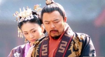 唐太宗（李世民）弟弟李元婴荒淫好色。一次，李元婴见官员（崔简）的妻子颇有姿色，他