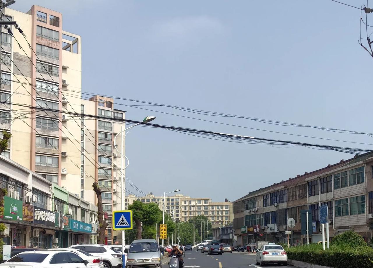 拍身份证照片有什么注意事项？眼看20年前办的身份证就快到期了，宜早不宜迟，决定今