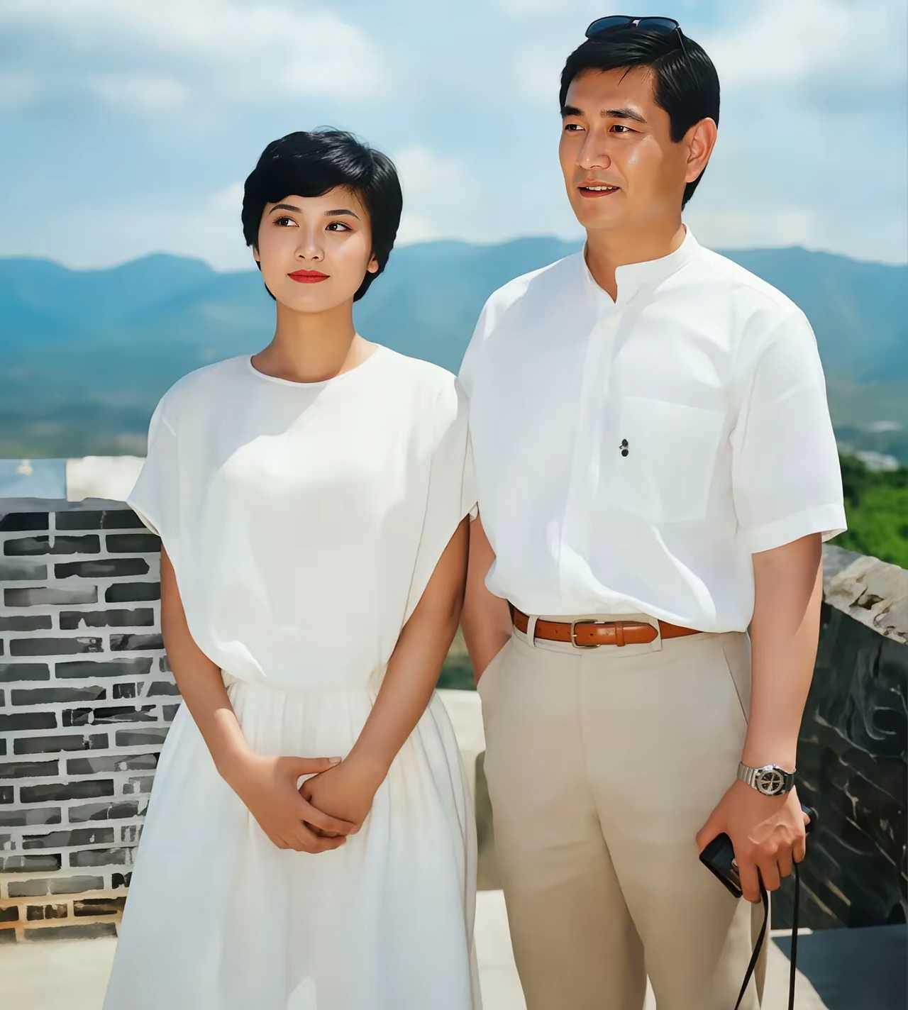 朱琳86年与他在长城留影！