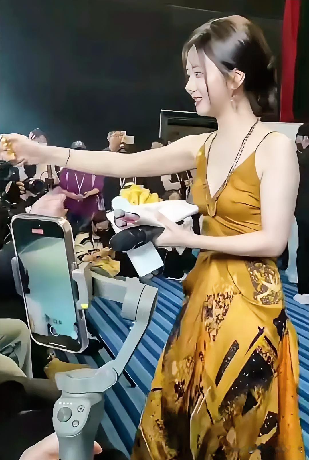 王凯和谭松韵简直是天作之合，每次合作都让人回味无穷，期待他们的新作品！谭松韵谭