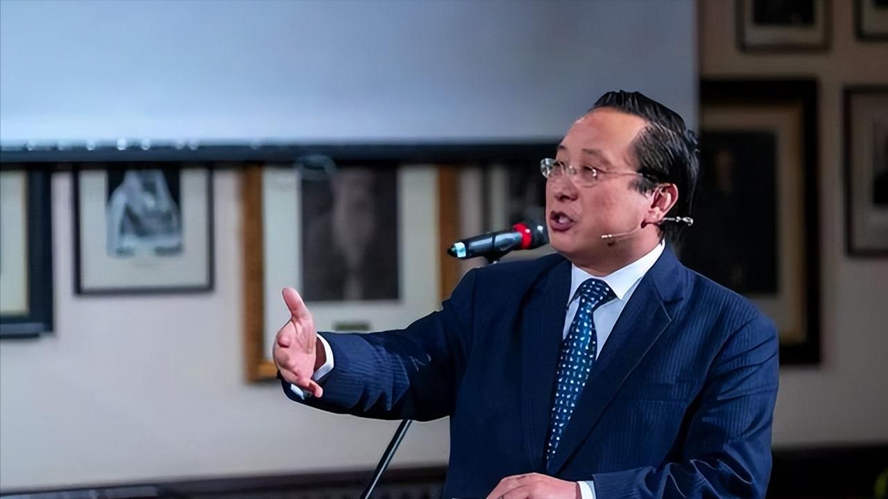 高志凯教授说完这番话西方沉默了！高志凯教授在接受采访时说：我相信美国人信里