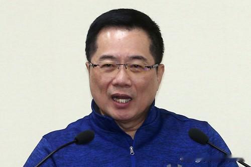 我觉得蔡正元才是“蔡大嘴”。蔡正元给郑丽文起外号“郑大嘴”，说她接受“德国之声”