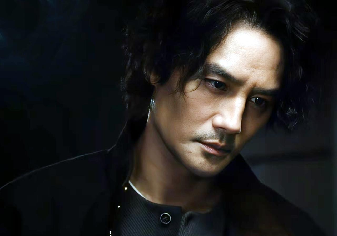 《交锋》：马憩成了情报贩子？感觉剧情越来越离谱了！马憩从国安局辞职肯定是他计