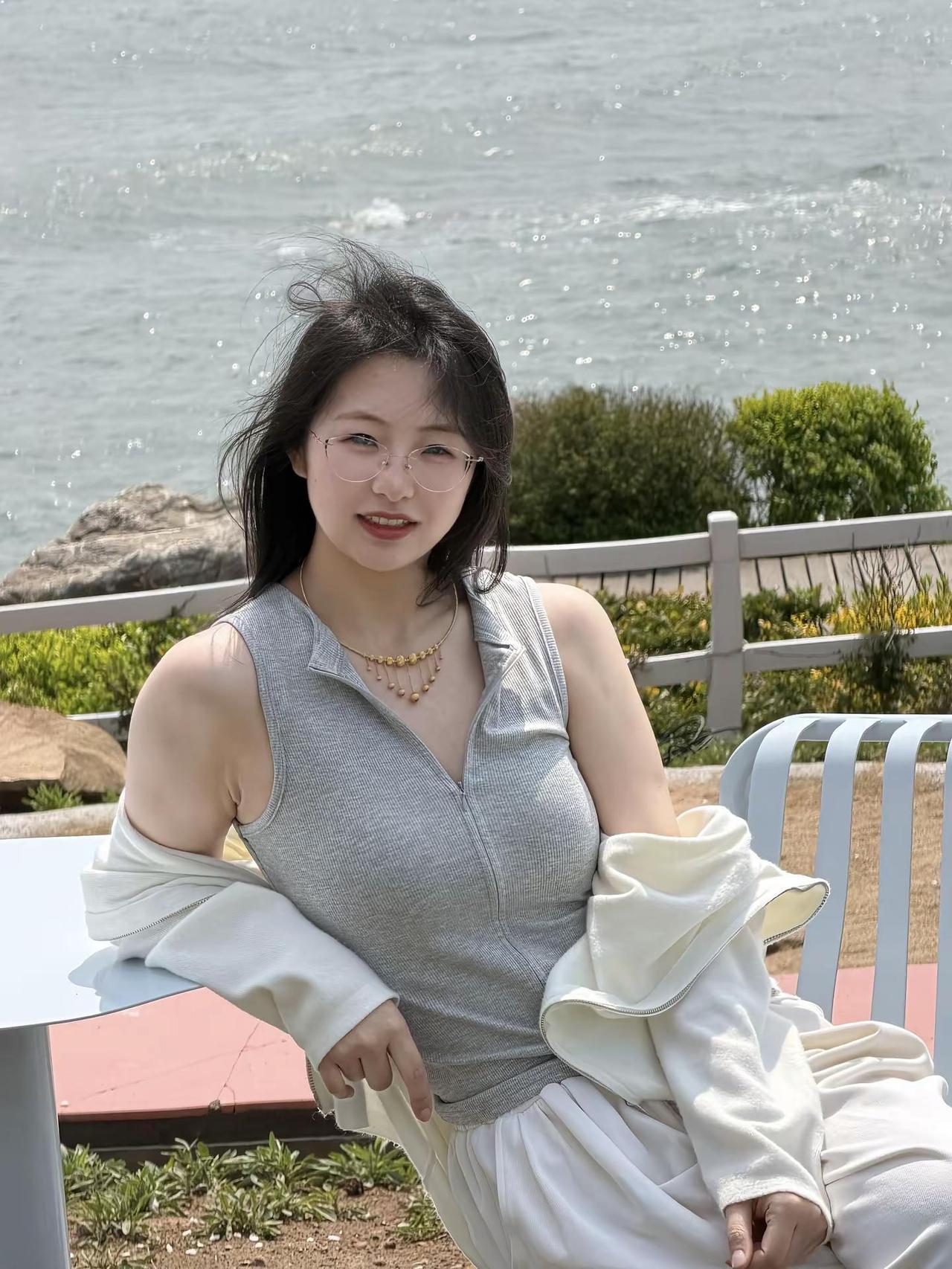 一起吹吹海风吗130斤微胖穿搭射手座海边温柔系ootd青岛