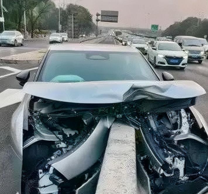 2025年10月29日，北京一名车主遭遇了一场令人痛心的交通事故。他花费21万元