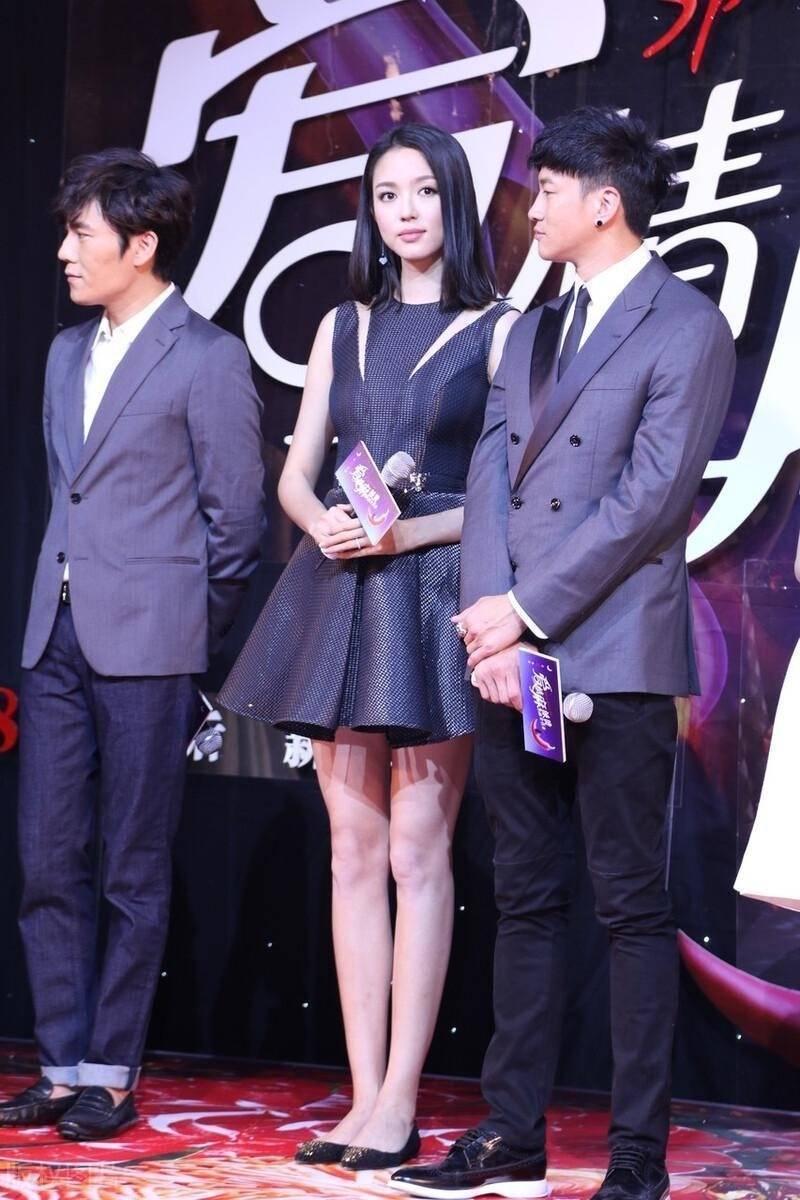 2016年，何润东、秦昊与张梓琳为主演电影《爱情麻辣烫之情定终身》路演。张梓