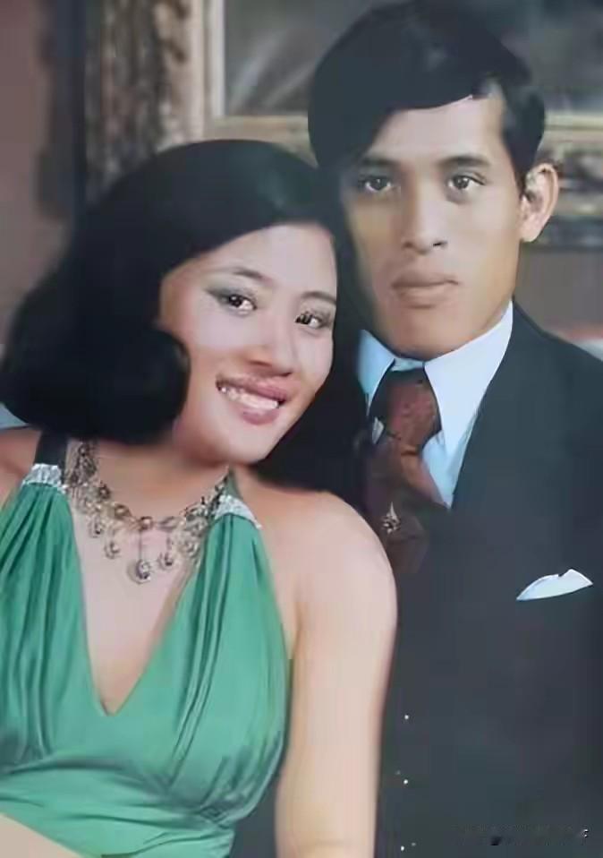 现任泰国国王一共娶过四位正式老婆，另外还有一位册封的贵妃，贵妃不算法律上的妻子，