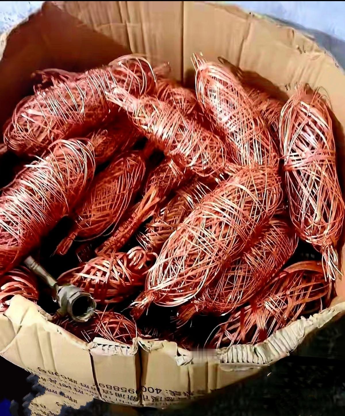 气炸了！我爸攒了四年的两三百斤废铜，满心欢喜赶铜价牛市去卖，结果一斤只给38块，