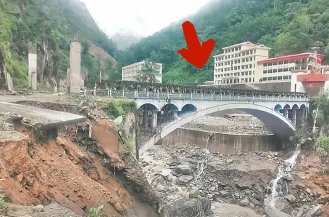 2026年4月，尼泊尔政府指控中国在博特科西河（中尼界河）中方一侧修建安全墙，涉