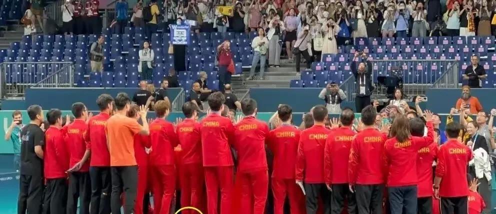 中国乒乓怪像林立。刘国梁活跃国家队32年，巴黎奥运会领导国家队手捧五金回国。但