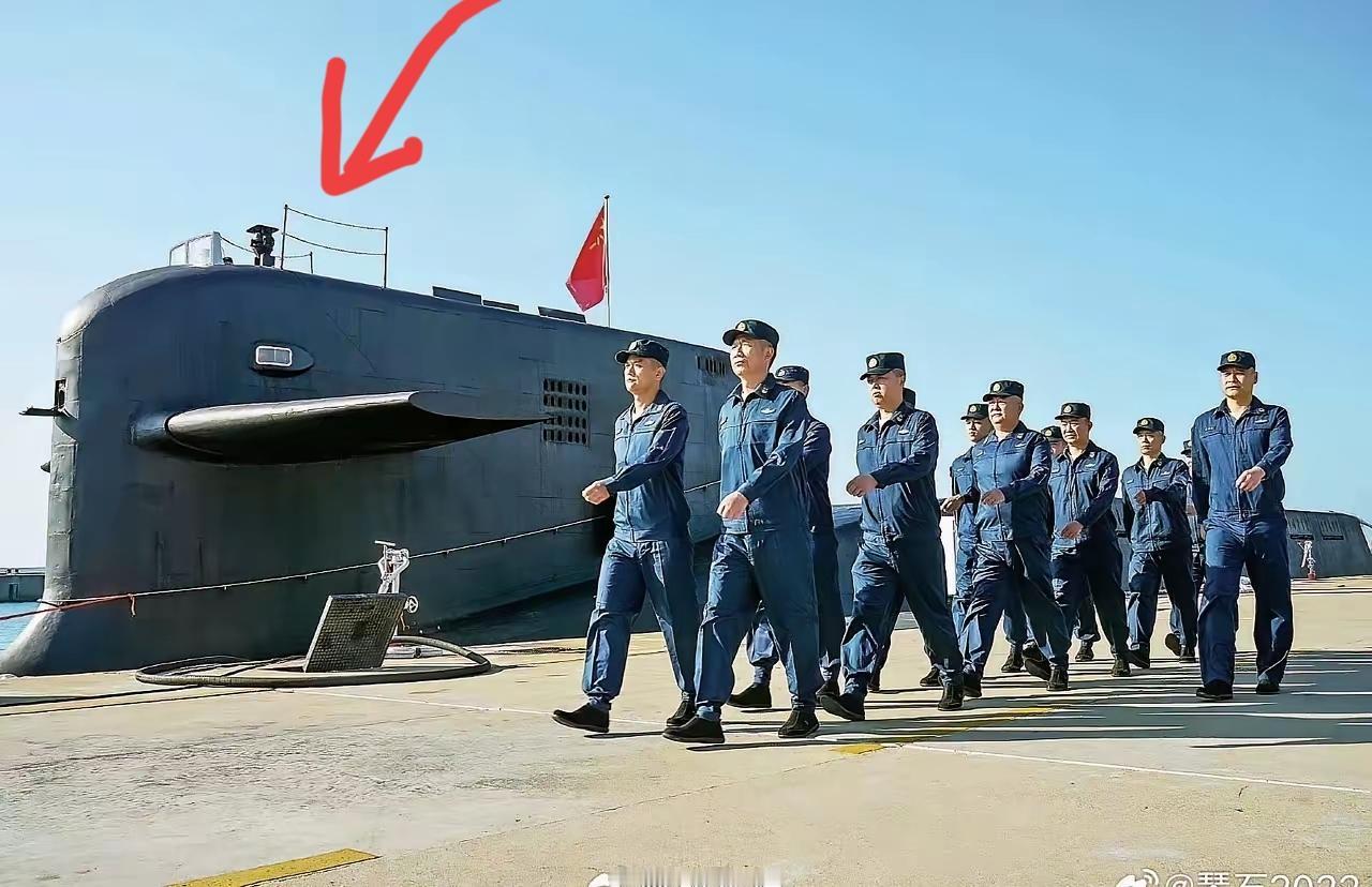 094改进型战略导弹核潜艇上的小东西。这是官媒发布的照片，如此近
