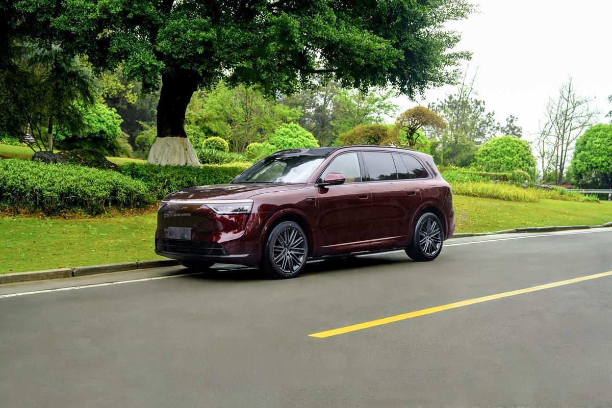 为什么说问界M8是“懂中国家庭的SUV”？看问界M8的产品定义，会发现很多细节