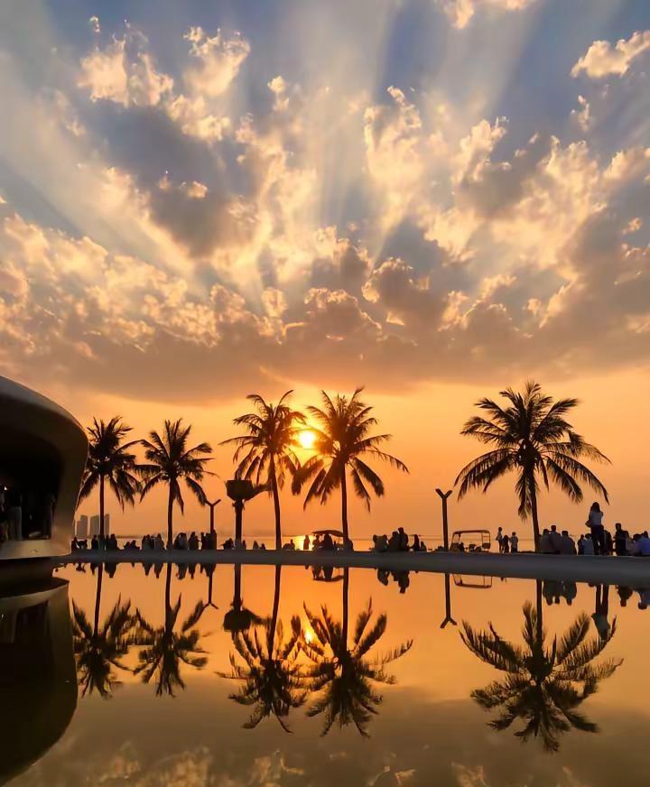 39℃海口热到融化，还好有落日晚霞。海口高温预警海南天气太热了