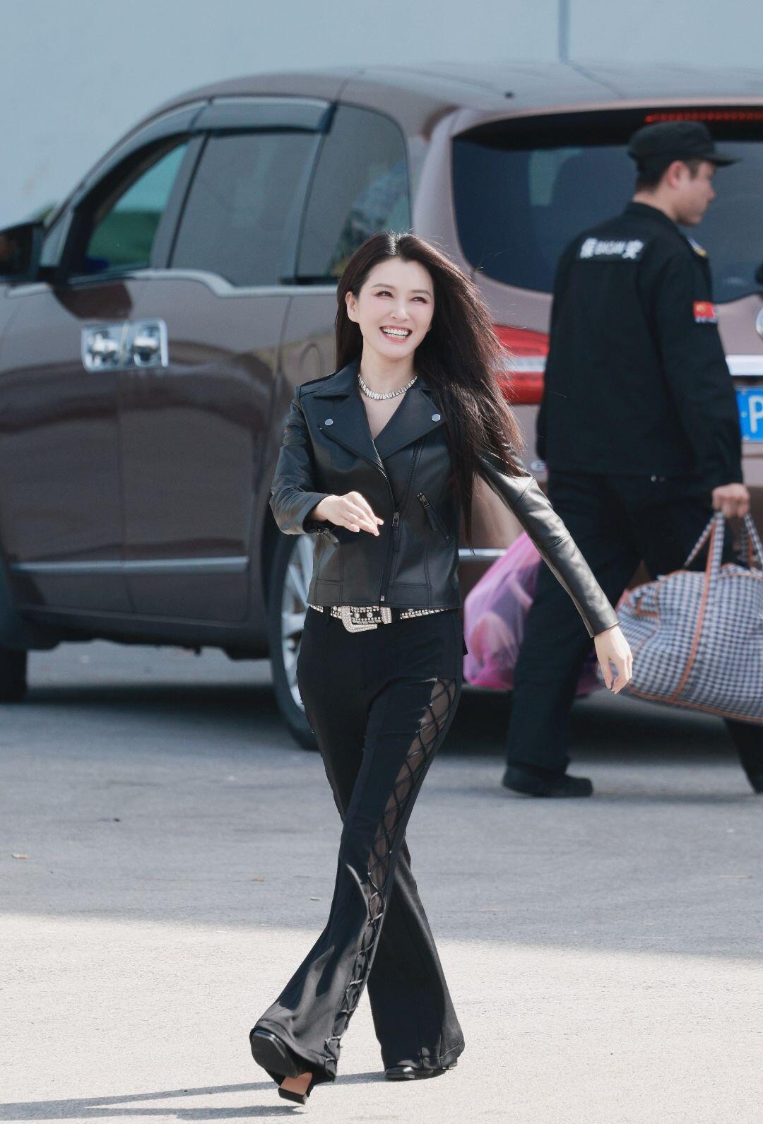 徐洁儿黑马谁能不为徐洁儿的舞台尖叫！气息稳到惊人，高音爆发力拉满，每一句都听得人