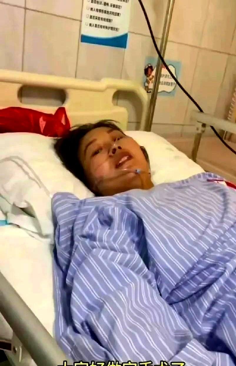 草帽姐这回真的安稳养病了，做完手术又给大家发视频报平安，草帽姐真的是一个坚强的女