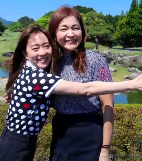 石川佳纯的这份深情背后石川佳纯母亲:女儿心里住着一个人，心疼她10年单身