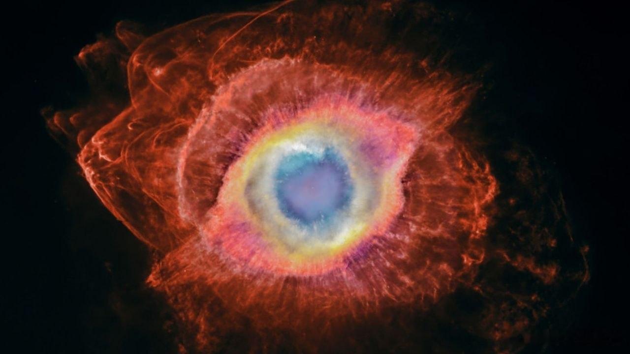 螺旋星云揭示了恒星如何将物质返还给银河系。它是一团美丽的“花环”气体——一颗类似