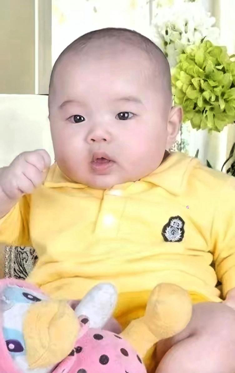 产假就要结束了，老公给了我两个选择，一是辞职回家，在家带孩子，一个月给我3000