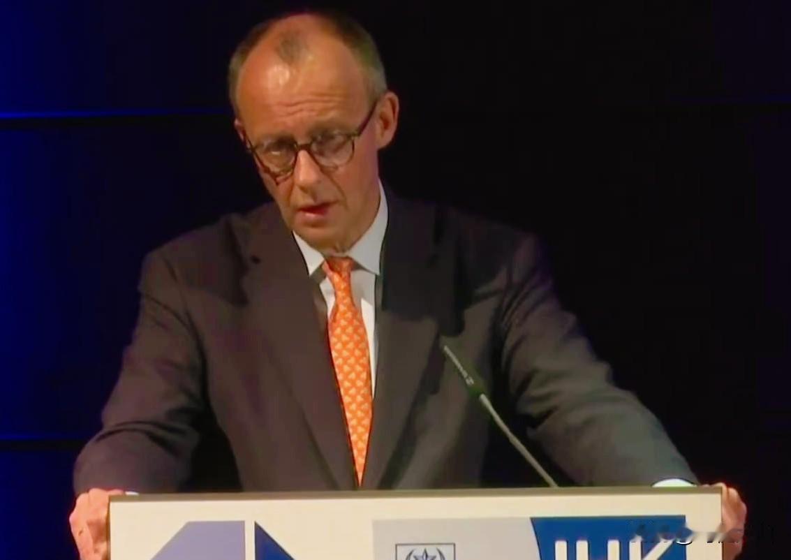 【德总理突然抛出“俄罗斯是欧洲国家论”，恐令特朗普措不及手】德国总理默茨近日一语