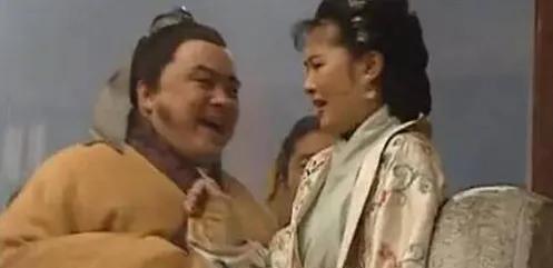 曾有一次，“贾宝玉”参加一个宴会，有一位大老板认出了他，出言嘲讽道：“这20多年