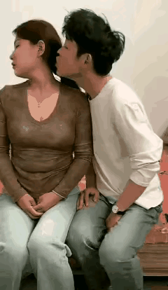 这两个年轻人，也不知道这是在演戏，还是真发生了什么矛盾，不管怎么说，家丑不可外扬