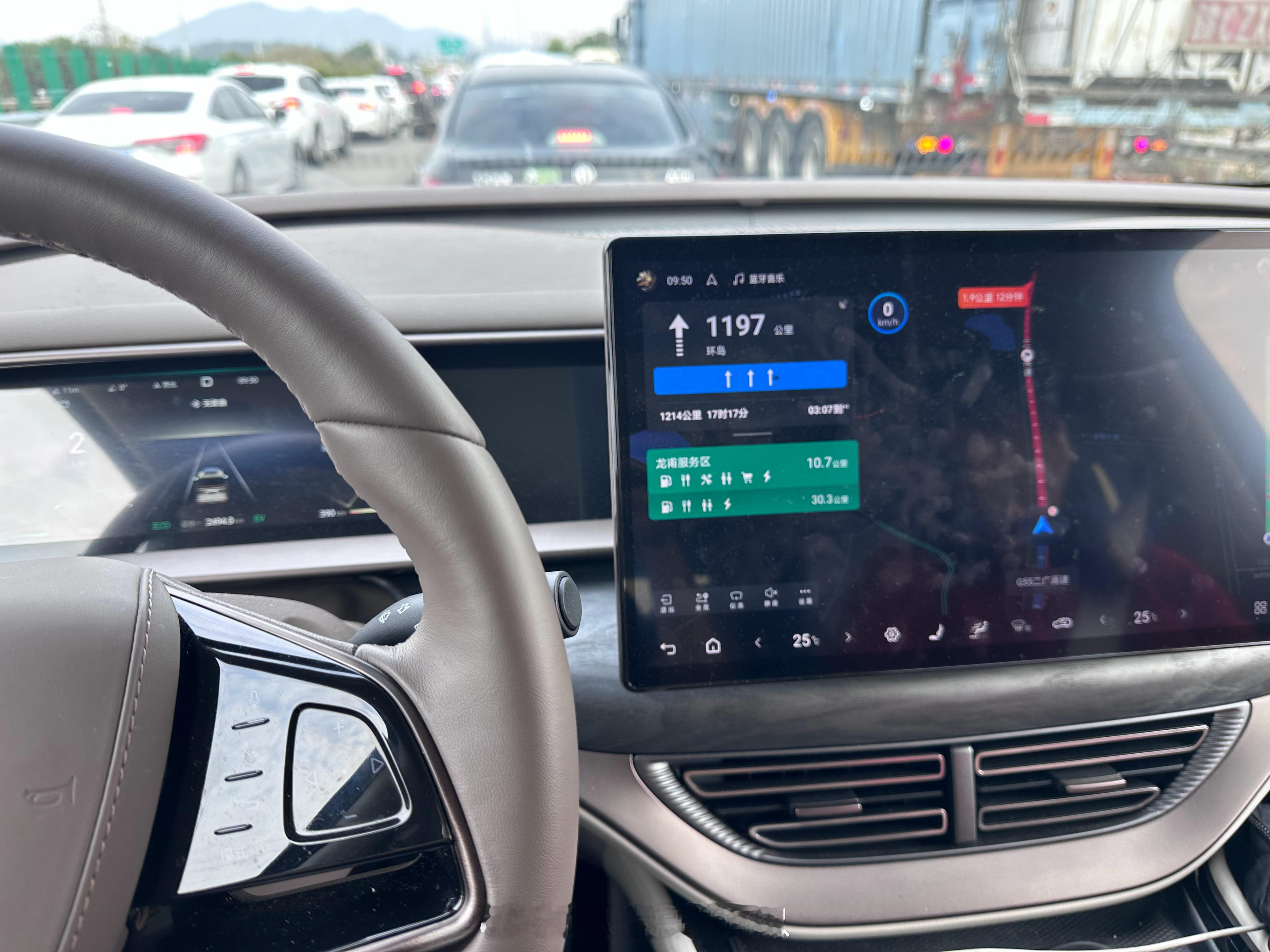 堵车了，还有1200公里。