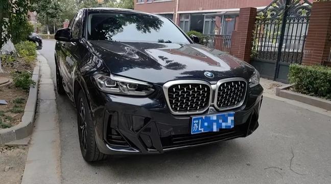 江苏镇江，男子花44.8万提了辆宝马X4，然而，他才开了1年多，仅行驶2万公里，