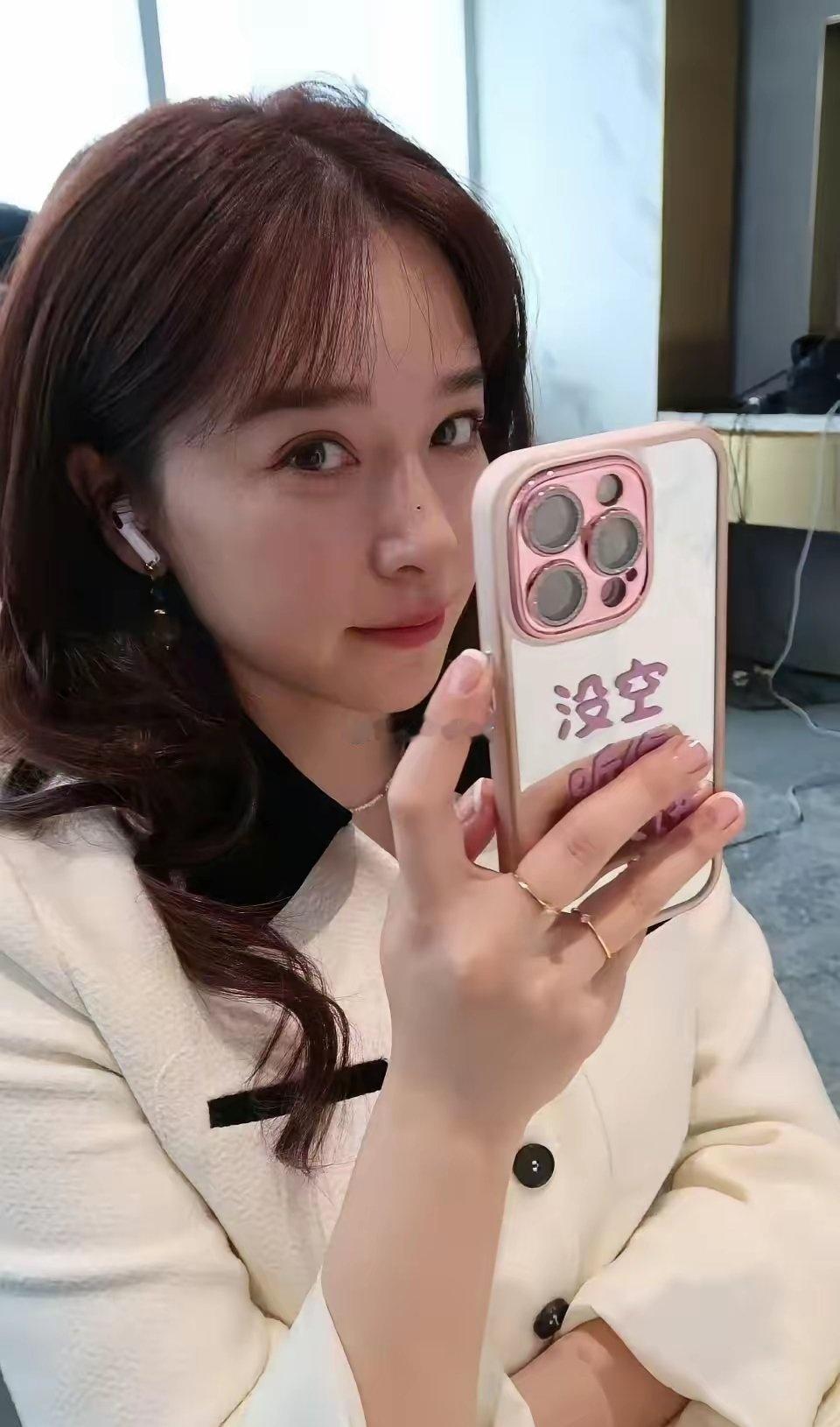 撕开阚清子“产后复工”的真相，才发现我们都搞错了重点。根本就没有什么“产后”。