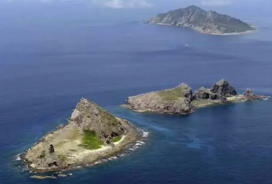 外媒报道，6月6日，四艘中国海警船开入钓鱼岛水域，被日本巡逻船要求驶离。 据