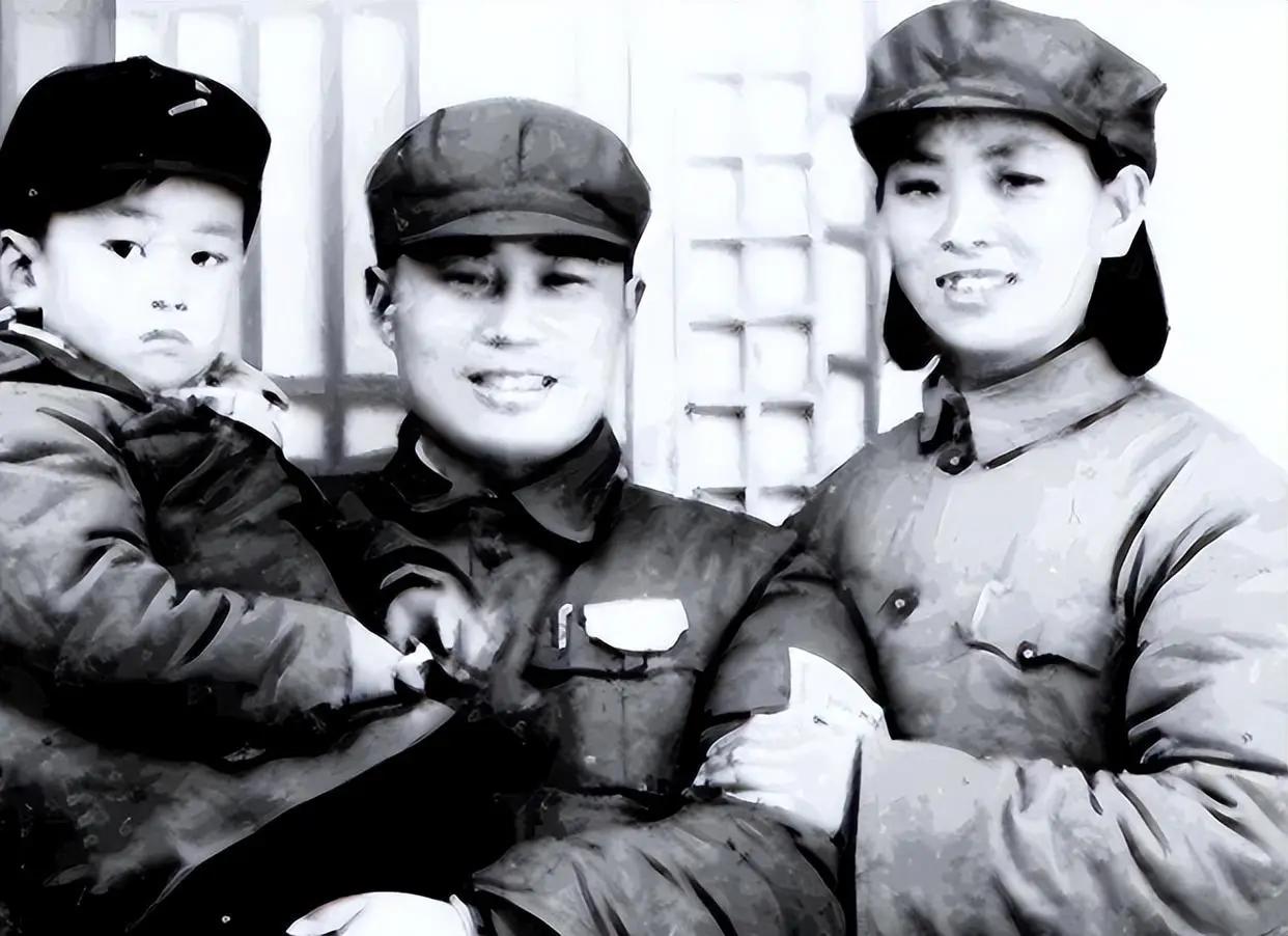 1978年王近山离世前立下严令，不让前妻进灵堂。她连夜赶往南京，却被警卫员流着泪