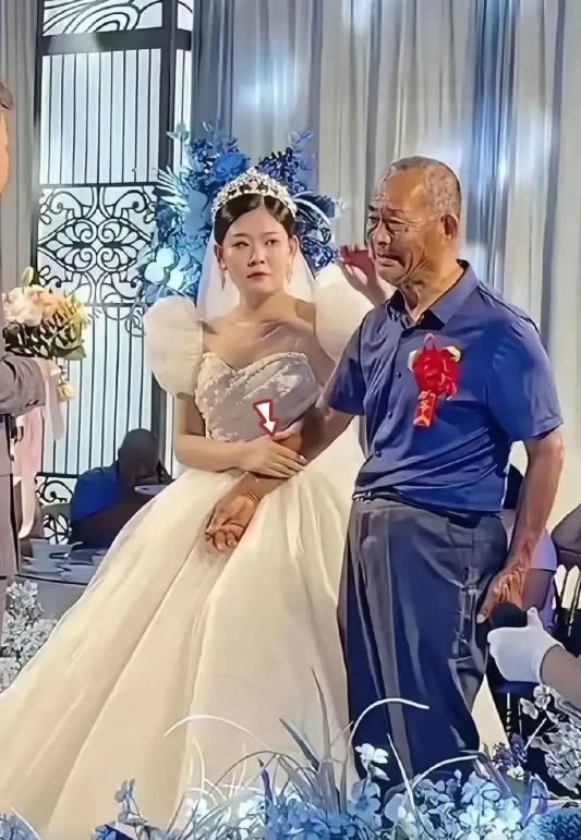 山东，男子即将和女友求婚，但女友却说自己不要房子，不要车子，更不要彩礼，