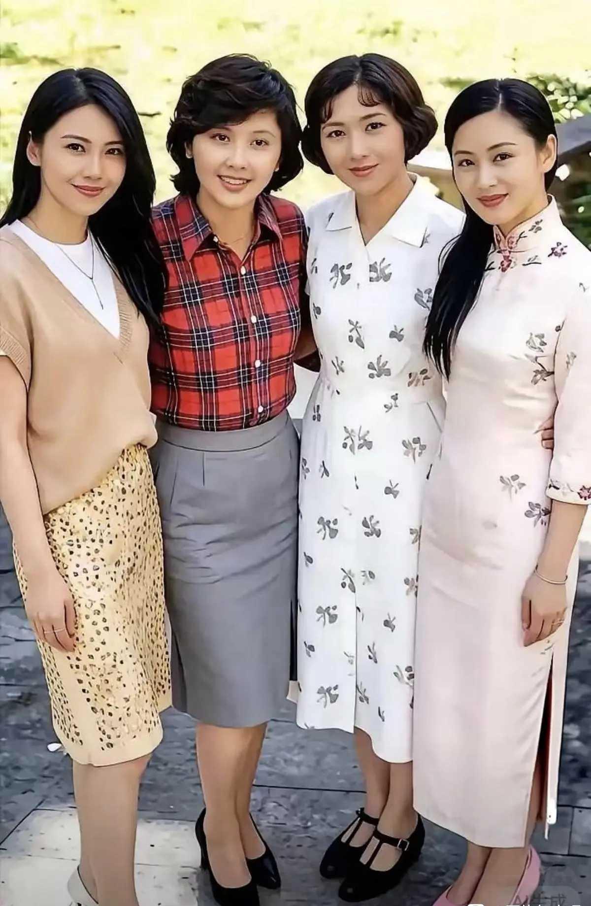 大家看看，四位美女谁更美？这是网上的A1照片。照片中分别是影星高圆圆，朱琳，