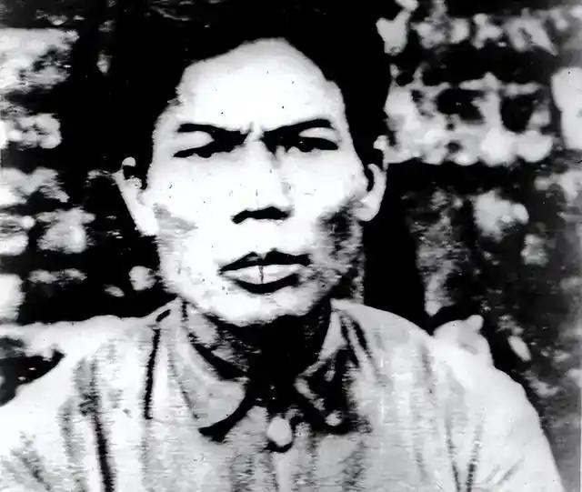 1932年，琼崖红军独立师师长王文宇带着队伍死撑硬扛，身边就剩最后一个护兵，打发
