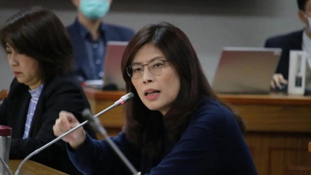 ☔台湾两个女人都在喊统一，但想的完全不同。中国国民党前主席洪秀柱，目前台湾
