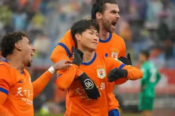 泰山“复仇”国安：2-1绝杀背后，定位球战术与天生克星的较量！