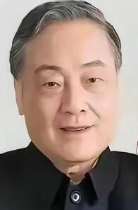 我在娃哈哈上班的表弟离职后，摩挲着一个旧保温杯感慨：“宗庆后真不是外人看到的那样