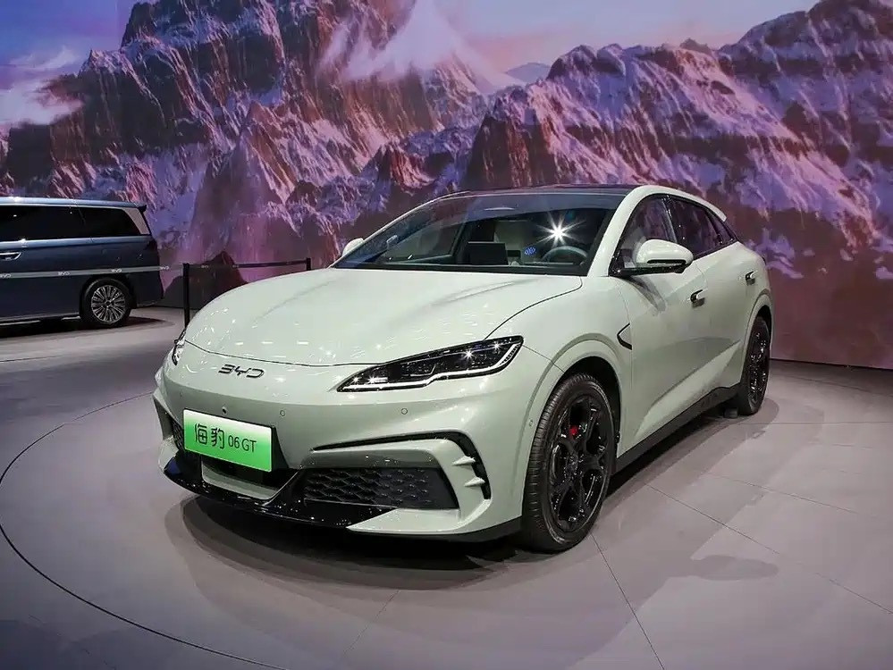 海豹06GT运动纯电轿跑：5月底上新年轻向纯电轿车，溜背低趴造型颜值出圈，主打年