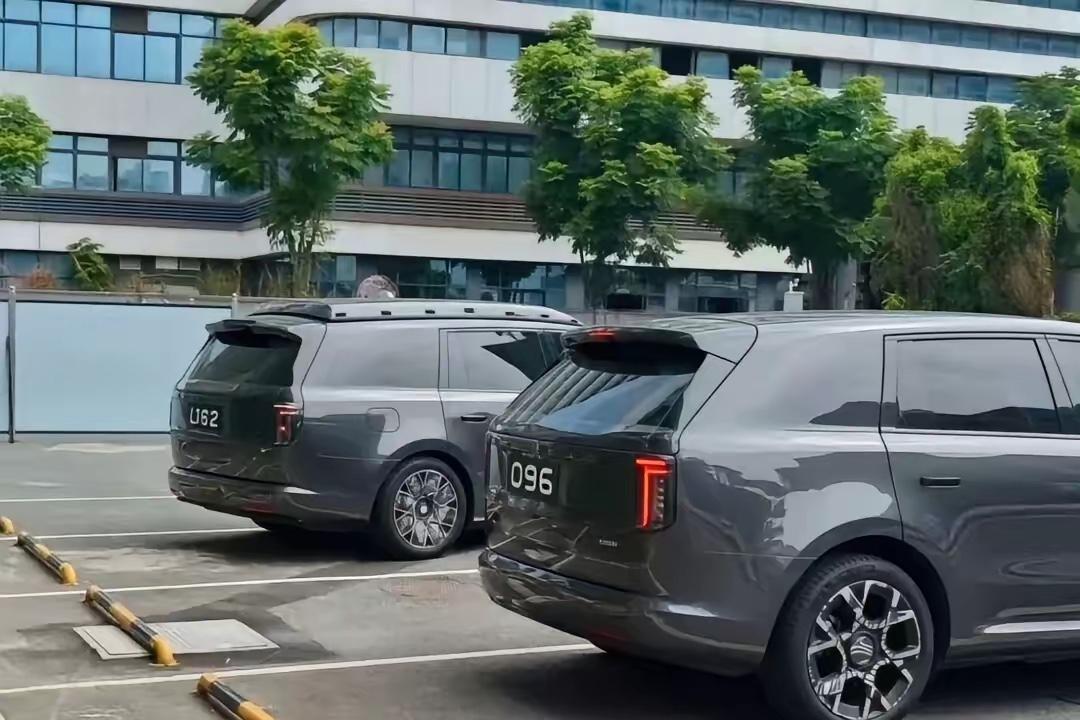 小米第三台车褪去外衣好看吗？颜值自然不会错，也错不了，现在无比期待价格了，【来自