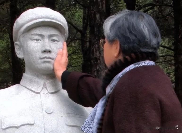 2006年5月12日76岁的刘思齐最后一次来到朝鲜，去祭奠毛岸英，当她看到毛岸英