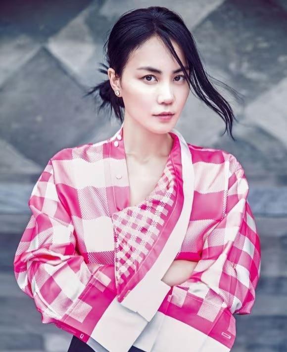 王家卫为了一个镜头，让梁朝伟吃了27个梨，26碗云吞面，他骂了那么多人，却只有王