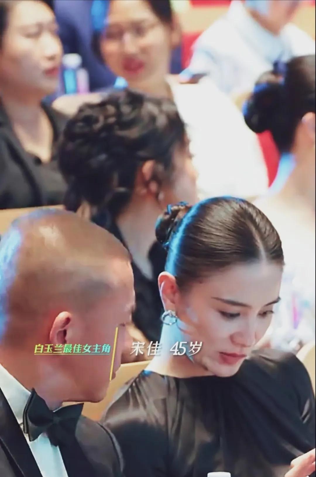 白玉兰奖最佳女主角宋佳，明艳端庄生动大气又扛老，面部轮廓流畅平整，长相大气，没有